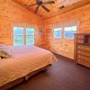 Отель Tennessee Walts 4 Bedroom Mountain View Home with Hot Tub в Гатлинберге