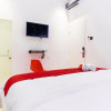 Отель RedDoorz Plus near Ringroad City Walks Medan 2, фото 5