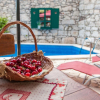Отель Vintage Holiday Home With Swimming Pool in Grizane, фото 17