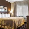 Отель Quality Suites Near West Acres, фото 28