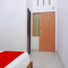 Отель OYO 90111 Almeerah Homestay Syariah Near RS Hermina, фото 4