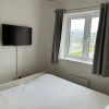 Отель Impeccable 2-bed Apartment in Erith, фото 2
