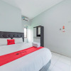 Отель RedDoorz Syariah near RS Hermina Sukabumi, фото 11