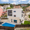 Отель Villa Salt - 10 people, heated pool, Trogir, near beach & Split airport, фото 1