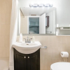 Отель Bright and Spacious - 3BR Apt With Netflix - Near High Park, фото 9