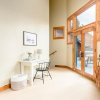 Отель Camber by Avantstay Cozy, Chic Cabin w/ Hot Tub, фото 10