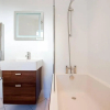 Отель Carlton Lodge: Stunning two bedroom apartment, фото 3