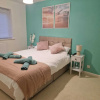 Отель Stunning 3-bed Home Near City Centre, Chic Comfort, фото 3