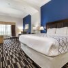 Отель La Quinta Inn & Suites by Wyndham Alvin, фото 32