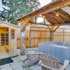 Отель Modern Kirkland Home w/ Sauna & Outdoor Fireplace, фото 17