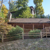 Отель Er 228 â Locker's Lodge Great Location â Close To Town! 1 Bedroom Cabin by RedAwning, фото 7