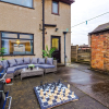 Отель New 2 Bed House Merseyside Sleeps 5, фото 1