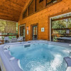 Отель Honeysuckle Hill 2 Bedroom Cabin by RedAwning, фото 32
