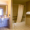Отель Comfort Suites Fultondale I-65 near I-22, фото 13