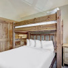 Отель Soaring Ceilings + Mins To Gondola/apres-ski - 2br Sleeps 6 2 Bedroom Townhouse by RedAwning, фото 11