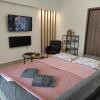 Отель Grey Swan Modern & Stylish apartment with Private Parking в Волосе