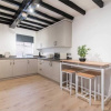Отель Modern Spacious 4 Bed House with WiFi, фото 11