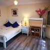 Отель Impeccable 1-bed Lodge in Eastleigh, фото 1