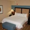 Отель Hampton Inn & Suites Charlotte Airport, фото 35