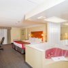 Отель Ramada by Wyndham Niagara Falls by the River, фото 2