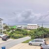 Отель Bright Emerald Isle Home - Walk to the Beach!, фото 20
