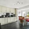 Отель Gorgeous Cosy Home 2 Miles From Heathrow Airport, фото 9