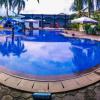Отель Mahkota Hotel Genteng, фото 3