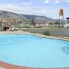 Отель Super 8 by Wyndham Kamloops East, фото 4