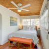 Отель Sunny Treasure Island Bungalow, 200 Steps to Beach, фото 12