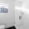Отель East Downtown 3BR Condo w Fast Wifi and Sleeps 8, фото 8