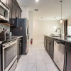 Отель 4 Bedroom 3 Bathroom Townhome w Pool, фото 11