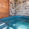 Отель Mountain View Lodge 8 Bedroom Home with Hot Tub, фото 22