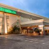 Отель La Quinta Inn & Suites by Wyndham Jacksonville Mandarin в Джексонвиле