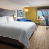 Отель Holiday Inn Express Suites Belmont, an IHG Hotel, фото 6