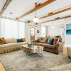 Отель Blue Haus Hot Tub-fire Pit-game Room Walk to Main, фото 29