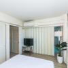 Отель Two Bedroom Condo Overlooking Ala Wai Boat Harbor by RedAwning, фото 4