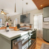 Отель Lavish Retreat in Old Town - Walk Everywhere!, фото 14
