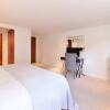 Отель Modern 2 Bed Flat in the Heart of Kensington, фото 2