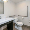 Отель Comfort Suites Kingston Central, фото 8