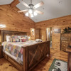 Отель Chautauqua 2 Bedroom Cabin by Redawning, фото 21