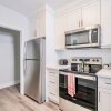 Отель 1BR Apt - w King Bed and Netflix- Close to DT, фото 13