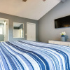 Отель Waterfront Sunrise Beach House: Private Boat Dock!, фото 5