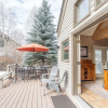 Отель Huge Riverfront Deck + Walk Everywhere Viking Lodge 100a 3 Bedroom Condo by RedAwning, фото 34