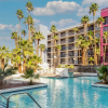 Отель South Country Suites, фото 1