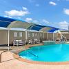 Отель La Quinta Inn & Suites by Wyndham Raymondville, фото 20