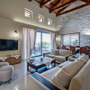 Отель Dreamcatcher Villa Outdoor Indoor Pool hot tub, фото 3
