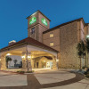 Отель La Quinta Inn & Suites by Wyndham Dallas Grand Prairie South, фото 1
