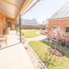 Отель Dunkley House Bathurst Large CBD Heritage Home, Sleeps 10, фото 17