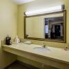 Отель Econo Lodge Inn & Suites, фото 12