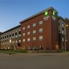 Отель Holiday Inn Express & Suites Milwaukee - Brookfield, an IHG Hotel, фото 1